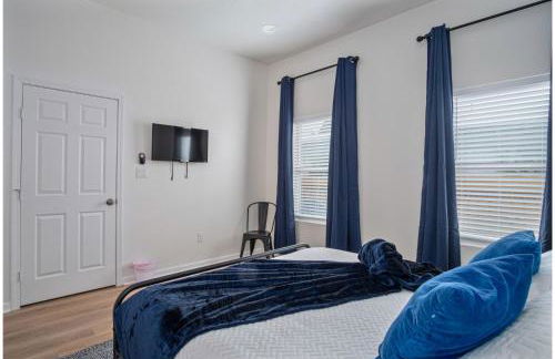 5BR3BA Minutes from the Action with Skyline Views - Foto 33