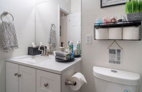 Stylish Luxury Suite: Hot Tub, Mini Golf, MT-Views - Apartment - Foto 14