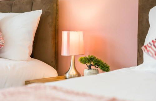 Centrally Located 4BR House By Hyped Properties Short Term Rental Agency With Free Parking Wolverhampton - Foto 13