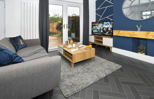 Moonlight House - sleeps 7, driveway, garden - Photo 23