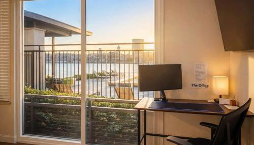 Gorgeous Luxury Lake View Suite | Gym & Pool - Foto 2