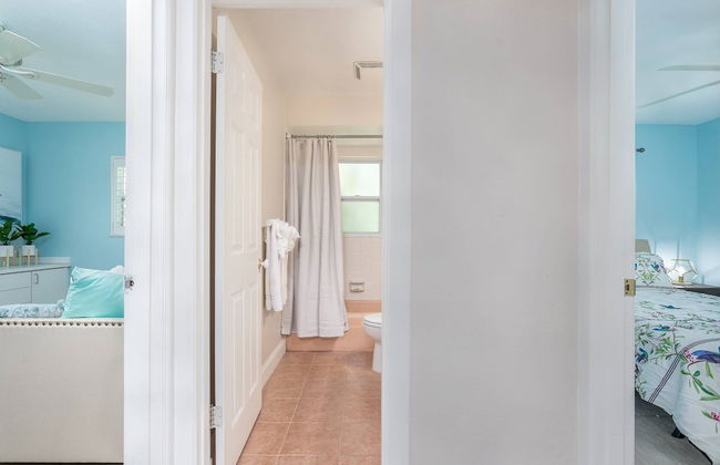 Lilac Mid-century Pool Home - Foto 28