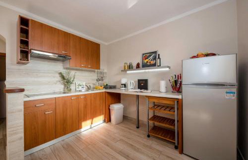 Apartments by the Beach with Pool and Lounge Beds - Miral Apartments - Foto 26
