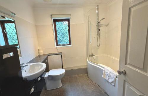 Big 6 bedroom house in Biddenham with 3 bathrooms - Foto 15