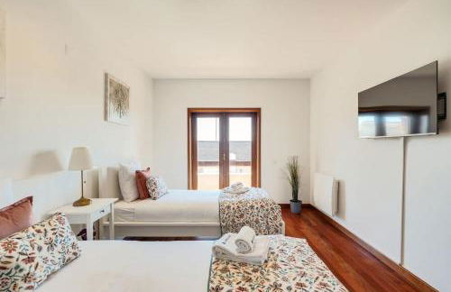 Beach Villa with Jacuzzi & Garage by HostWise - Foto 14