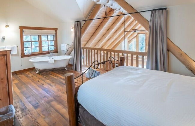 Snow Creek Cabins by Fernie Lodging Co. - Photo 8