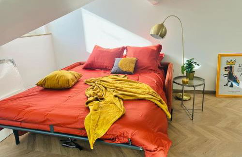 Elegant mansardé-place du pin - Photo 26