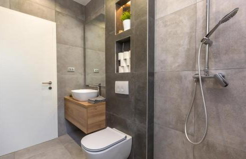 Gorgeous Home In Katuni With Wifi - Foto 41