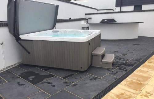 Relax in style at my stunning Holywell Beach home - Foto 16