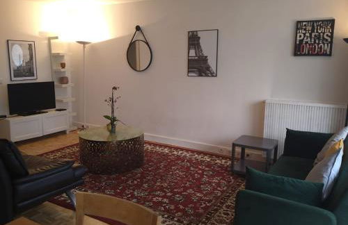 5 mn (450 m) walk Metro/La Defense/Netflix/Parking - Foto 27