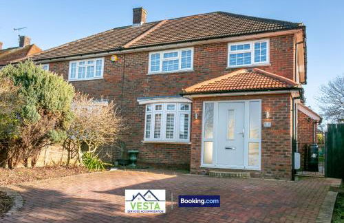 Three Bedroom House By Vesta Serviced Accommodation & Short Lets Borehamwood With Free WiFi & Free Parking - Foto 28