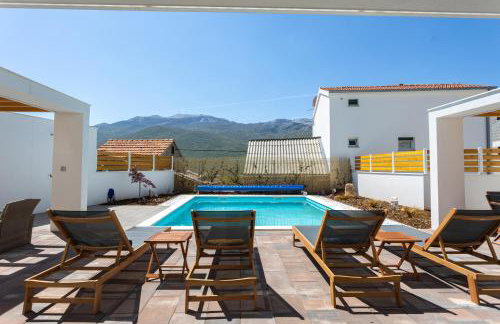 Villa Sulic - Heated Pool and Mountain View - Foto 9