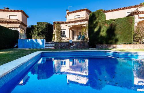 Villa Familiar c/Piscina + Wifi y Parking Gratis by Sunset Rentals (Bonmont) - Foto 45
