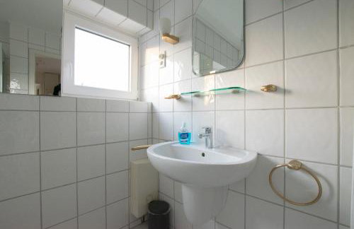 Tolstov Apartments - 1 , 3 and 4 Room Apartments - 20 min Messe DUS & Airport DUS - Foto 43