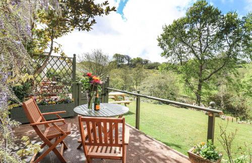 Wisteria Cottage - Photo 13