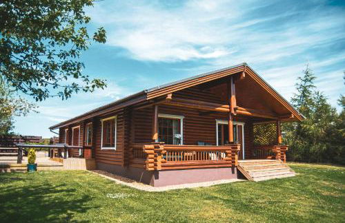 Tomatin - Luxury Two Bedroom Log Cabin with Hot Tub - Foto 2
