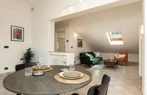 Kejani attic apt Scenic Views, Lux bath, Fast Wi-fi - Foto 16