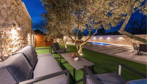 Beautiful Home In Poljaci - Foto 2