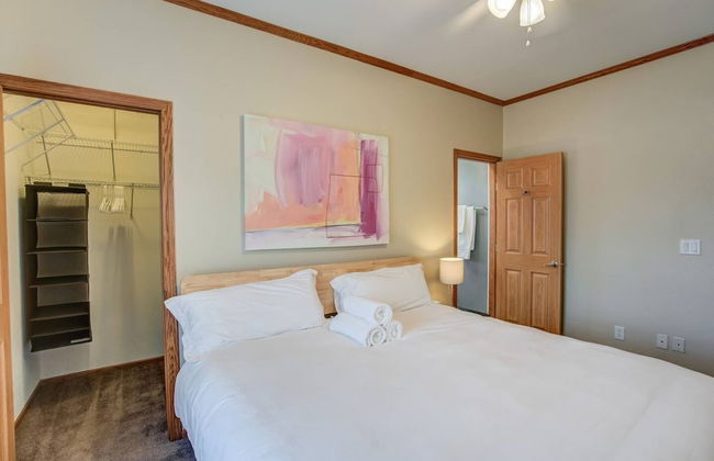 Pet-friendly 4 BR Family Stay Near Downtown - Foto 9