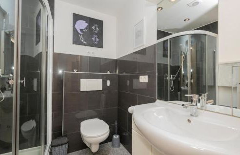 6 Bedroom Awesome Home In Prolozac - Foto 35