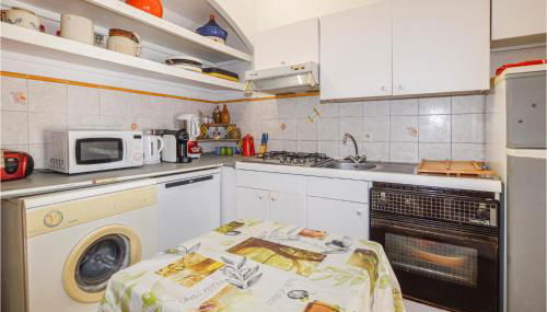 1 Bedroom Gorgeous Home In Venzolasca - Foto 2