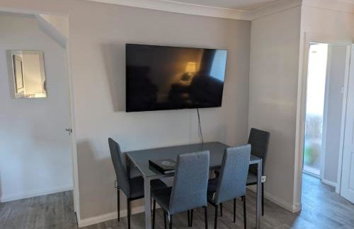 Lovely 2 Bedroom Terrace House - Foto 7