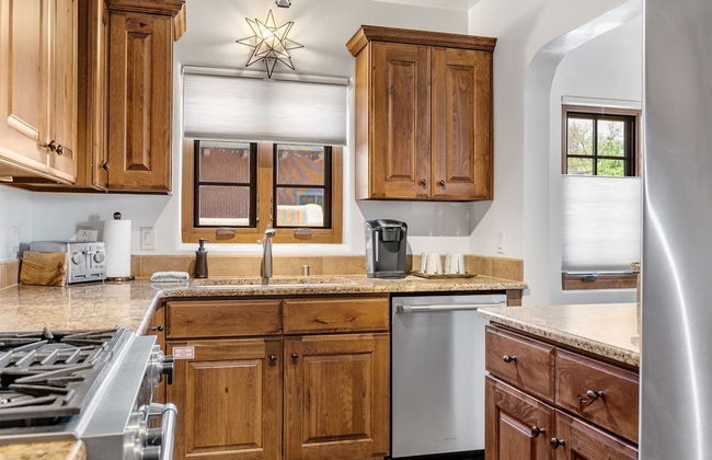 Casa O'keeffe - Five-minute Walk to The Plaza, Quiet Neighborhood, Comfort and Convenience - Foto 8