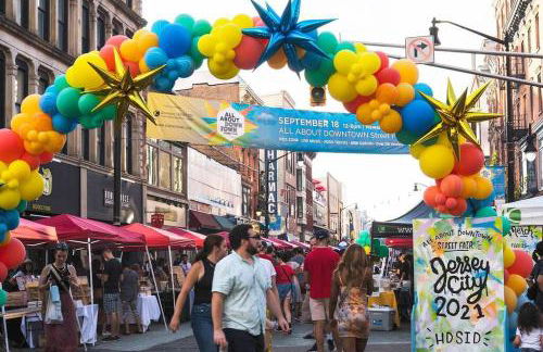 1850s historic Row House 7min train to NYC with private backyard - Foto 65