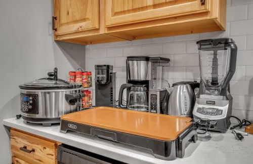 Renovated Ski In Out Condo King Bed Patio Grill - Foto 22