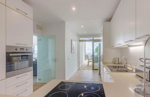 Villa Isabella, Luxury Villa with Heated Pool Ocean View in Adeje, Tenerife - Foto 54