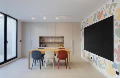 Ultra-Modern 5-Bed Luxury Chalet with Private Pool & Home Cinema 13 Min To Beach - Foto 46