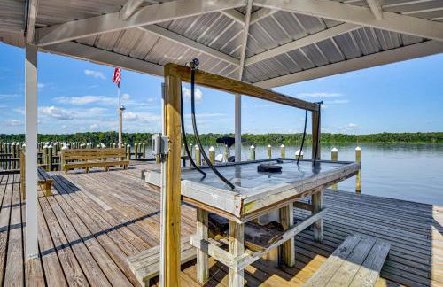 St Johns River Retreat in Welaka with Dock Access - Foto 8