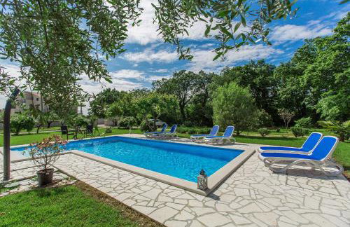 Malerisches Apartment in der Natur mit Pool, Outdoor-Kueche, BBQ, Spielplatz - Photo 2