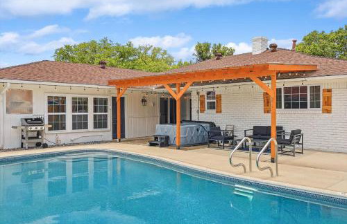 5-BR Relaxing Retreat with Pool Hot tub Fire Pit - Foto 40