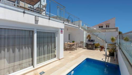 First Row Beach Villa - Photo 4