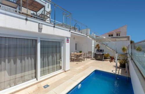 First Row Beach Villa - Photo 4