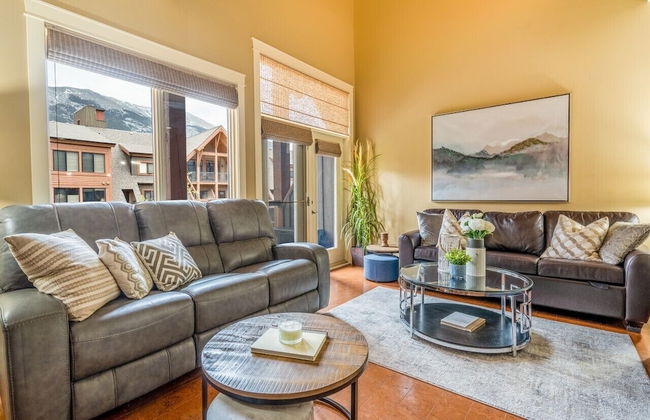 Luxury 3-Br Penthouse | INDOOR Pool & Hot Tub | Pool Table | 2 Decks + Mtn Views - Photo 12