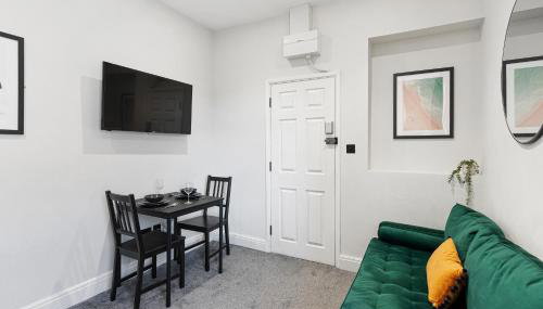 Cosy Modern Apartment With Free Parking - Foto 3