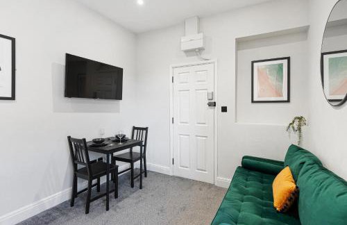 Cosy Modern Apartment With Free Parking - Foto 3