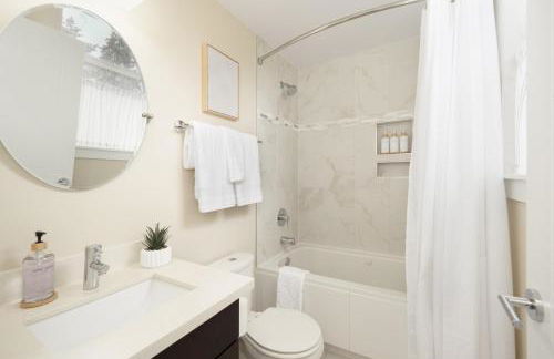 Modern Townhome with Rooftop Deck, Walk to Greenlake - Foto 47