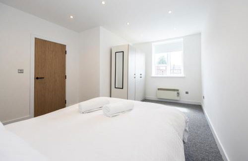 Stanway Apartments- Free Parking & Close To Tram Stop - Photo 37