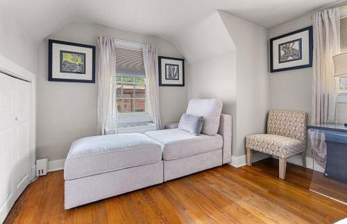 Historic Carriage House Retreat - Foto 17