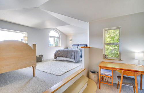 Gig Harbor Home Large Deck, Outdoor Dining Area - Foto 18