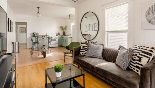 Hipster Vibe Apartment - Food Carts & Live Music - Photo 4