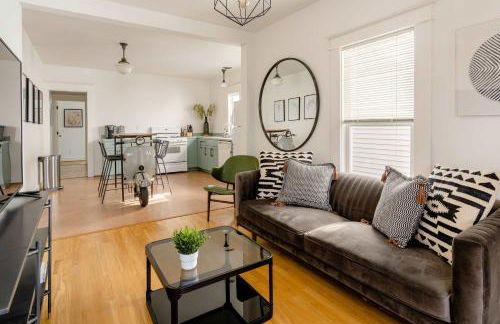 Hipster Vibe Apartment - Food Carts & Live Music - Photo 4