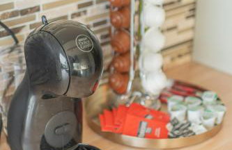 Large 4BR - Ideal Long Stays - Parking - Fast WiFi - Foto 14