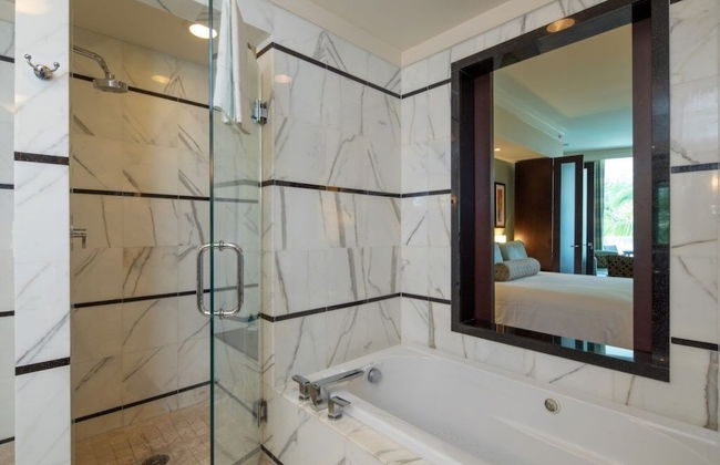 Fontainebleau Sorrento Pool View Junior Suite 1 Bedroom Hotel Room - Photo 12