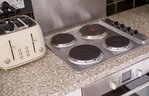 Modern City Apartment for 5 - Near Train Station - Foto 13