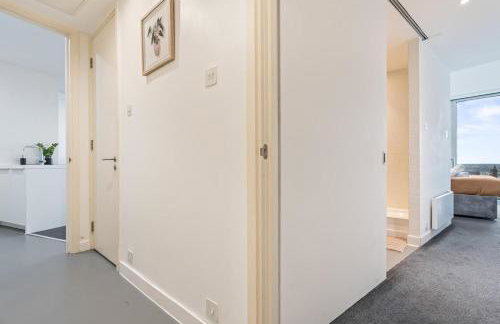 High-Rise Luxury 2-Beds and 2-Baths - Central - Relocation, and Family Friendly - Foto 38