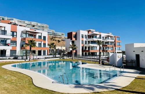 Luxury 3 Bedroom Apartment 300m from the Beach - Photo 31